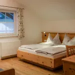 Bauernhof Krahlehen - - Farm stay Filzmoos
